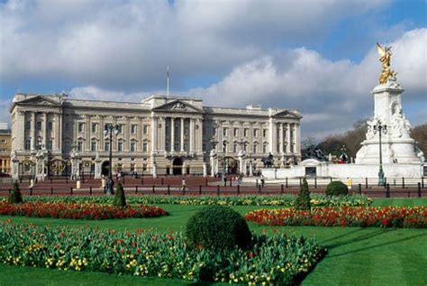 Queen Elizabeth's Homes - Inside The Queen's 6 Royal Residences in England