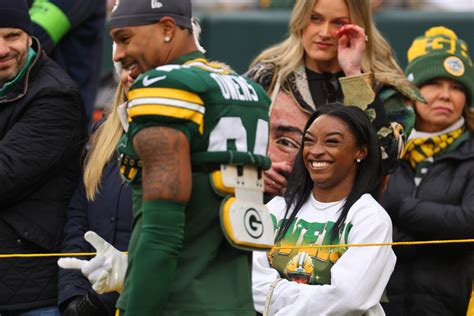 Simone Biles Reacts To The Packers Clinching A Playoff Berth - The Spun