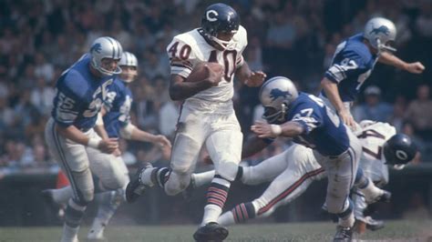 Gale Sayers Highlights (Final Version) - Win Big Sports