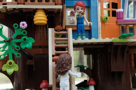 LEGO Friends Friendship Treehouse 41703 Review - Toy Photographers