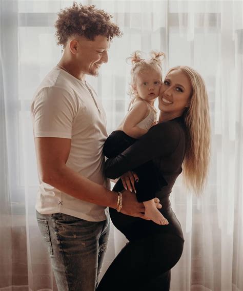 Patrick Mahomes Poses in Stunning Maternity Shoot with Pregnant Wife ...