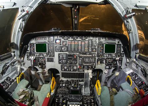 Boeing B-1B Lancer cockpit : r/cockpits