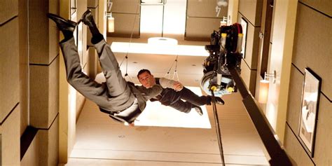 How Inception's Zero Gravity Hallway Fight Scene Was Filmed (Without CGI)