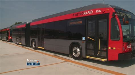 CapMetro rolls out 40 extra-long buses - YouTube