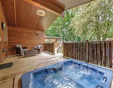 Luxury Lodges in the Cotswolds with Hot Tubs