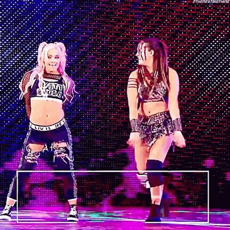 Riott Squad Sarah Logan GIF - RiottSquad SarahLogan LivMorgan ...