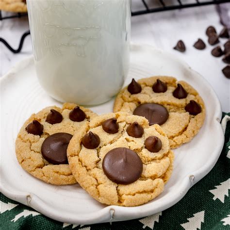 Tasty Bear Paw Cookies (Peanut Butter Cookies w/ Chocolate)