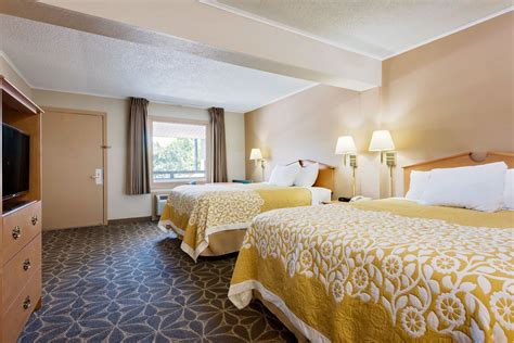 Days Inn by Wyndham Fairmont | Fairmont, WV Hotels