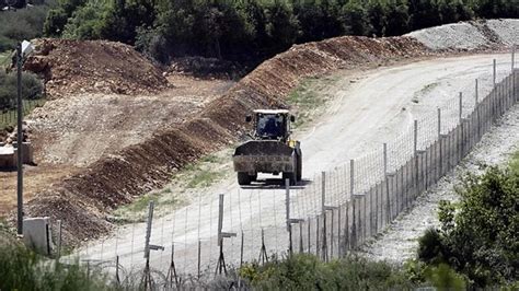 Israel Resumes Construction of Wall on Lebanese Border | Al Bawaba