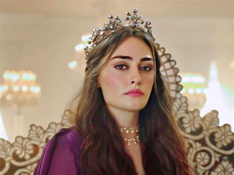 Ertugrul star Esra Bilgic slams fan for moral policing over her attire