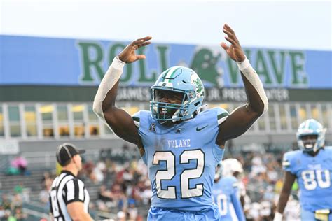 Tulane football dominates UMass in season opener • The Tulane Hullabaloo