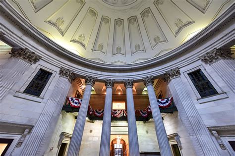 Federal Hall in New York - Explore the First US Capitol building – Go ...