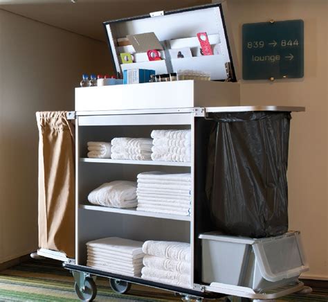 Housekeeping Trolley: Basic Equipment for the Hotel Industry | Techno FAQ