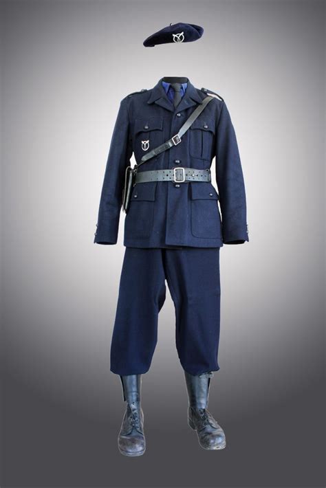 1942 French Milice - La compagnie du costume