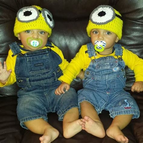 20 of the funniest costumes twin kids can wear at Halloween