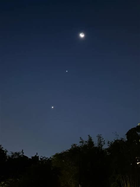 Moon, Jupiter & Venus Appear Perfectly Aligned In S'pore Sky, A ...