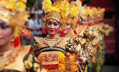 20 Macam Tarian Tradisional Bali Lengkap dengan Gambar dan Penjelasannya - Mediasiana.com ...