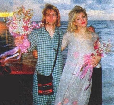 Rare Vintage Photos Of Kurt Cobain & Courtney Love On Their Wedding Day In Hawaii | Art-Sheep