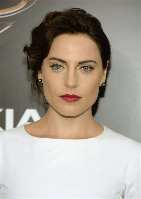 Antje Traue as Lady Dimitrescu HD phone wallpaper | Pxfuel