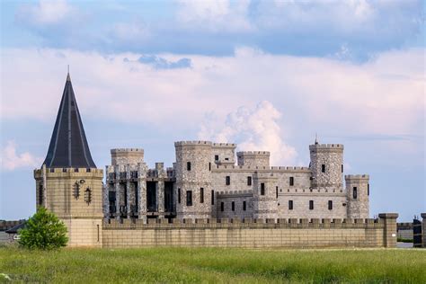 20 Most Beautiful Castles in the United States - Itinku