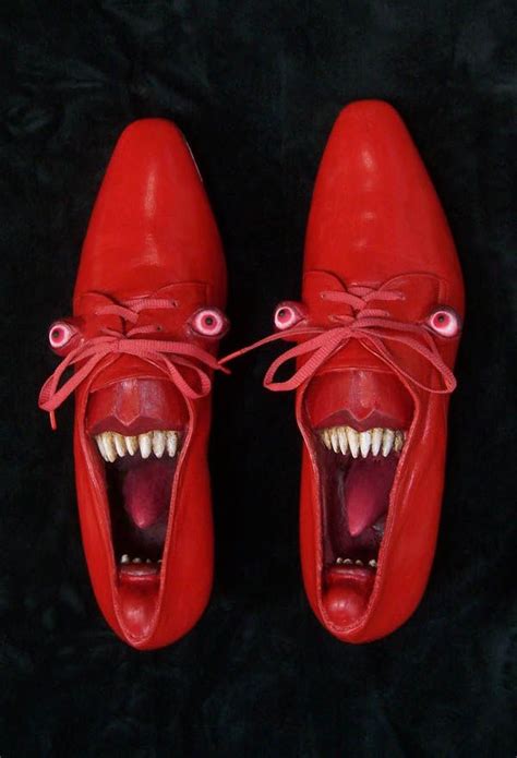 Les chaussures de l'artiste Gwen Murphy | Funny shoes, Crazy shoes, Old shoes