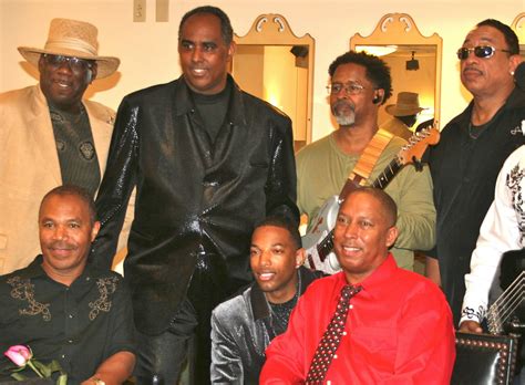 TV One's Unsung Spotlights R and B Group SWITCH | Lin. Woods Inspired Media