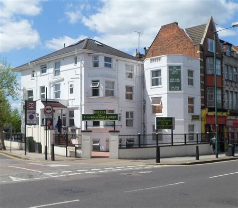 The Cricklewood Lodge Hotel, London NW2 © Jaggery cc-by-sa/2.0 :: Geograph Britain and Ireland