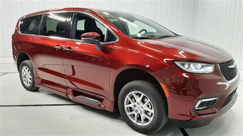 New 2023 Chrysler Pacifica Wheelchair Van For Sale | #401044 | Rollx Vans