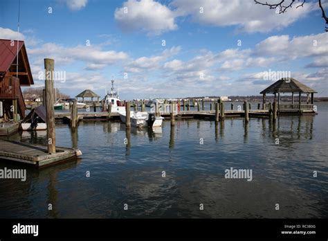 Alexandrias old town waterfront hi-res stock photography and images - Alamy