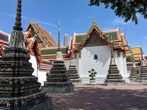 Tombs at Wat Pho (temple in Bangkok Thailand) | Bangkok thailand, Wat pho, Bangkok