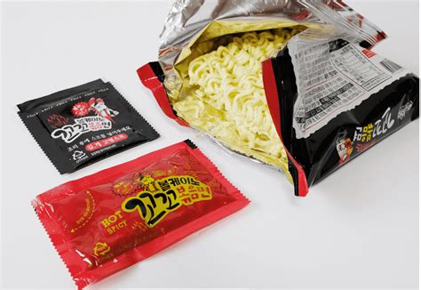 Paldo Volcano Chicken Spicy Noodle Ramen 4 Pack (560g)