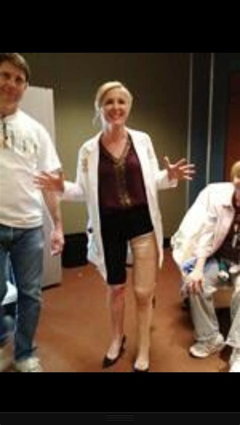 Jessica Capshaw (Arizona Robbins) with prosthetic leg. Grey's Anatomy ...