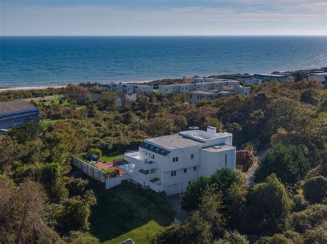 Contemporary Home in Montauk Comes With an Ocean View