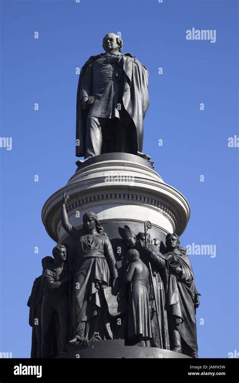 Ireland,Dublin,O'Connell Street,monument,statue of Daniel O'Connell Stock Photo - Alamy