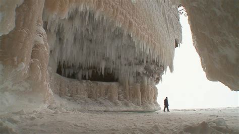 Ice caves of Lake Superior - Lake Superior's dazzling ice caves - Pictures - CBS News