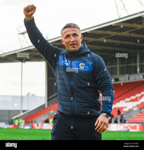 Sam Burgess thanks Warrington Wolves fans Stock Photo - Alamy