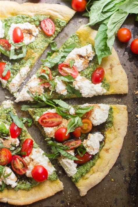 Vegan Pesto Caprese Pizza - Connoisseurus Veg