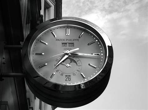 Gray Roman Numeral Clock · Free Stock Photo