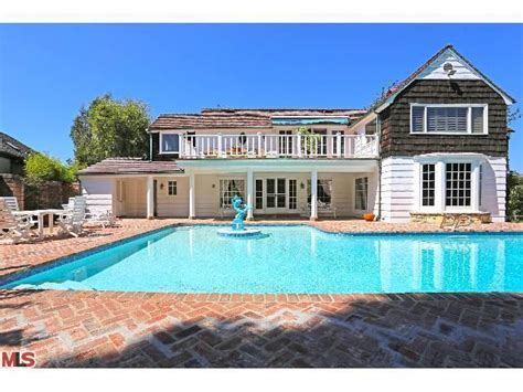 Jason Bateman House: Actor Buys Ernest Borgnine's Former Mansion For $3 Million (PHOTOS) | HuffPost