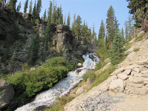 Vaughn the Road Again: Kings Creek Falls Trail ↔ Lassen Volcanic National Park ↔ Autumn Hiking ...