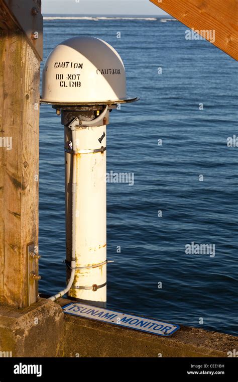 Tsunami warning beach hawaii hi-res stock photography and images - Alamy