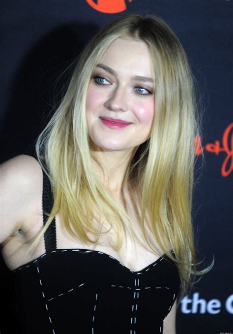 5th Annual Save The Children Illumination Gala - 004 - Dakota Fanning ...