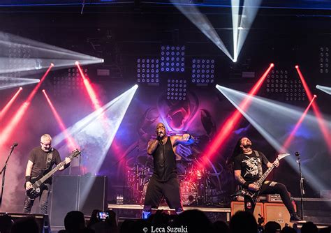 Heavy metal music photography magazine. Pictures of Sepultura in concert