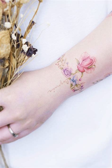 39 Delicate Wrist Tattoos For Your Upcoming Ink Session | Wrist tattoos for women, Cool wrist ...