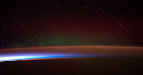 Space in Images - 2014 - 06 - Antarctic aurora