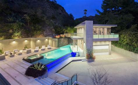 Rihanna Spent $6.8 Million on a New Home in L.A