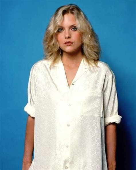 Michelle Pfeiffer, photographed in the 1980s : r/oldschoolhot