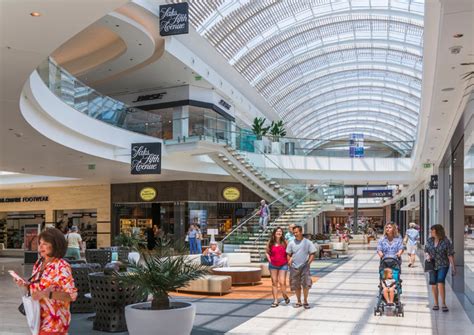 A New Florida Mall Defies Retailing’s Headwinds - The New York Times