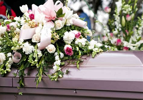 What to Do With Funeral Flowers