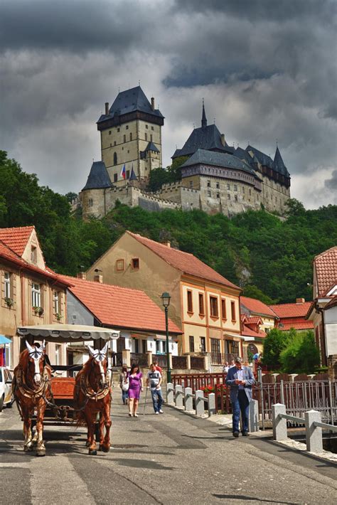 Zamek Karlshtein. Czech Republic Karlsbad, im Volksmund auch Karlovy ...